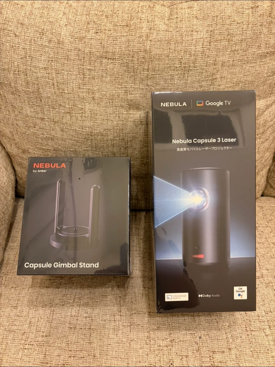 Nebula Capsule 3 Laser 本体と公式ジンバルスタンドのセット（外箱）